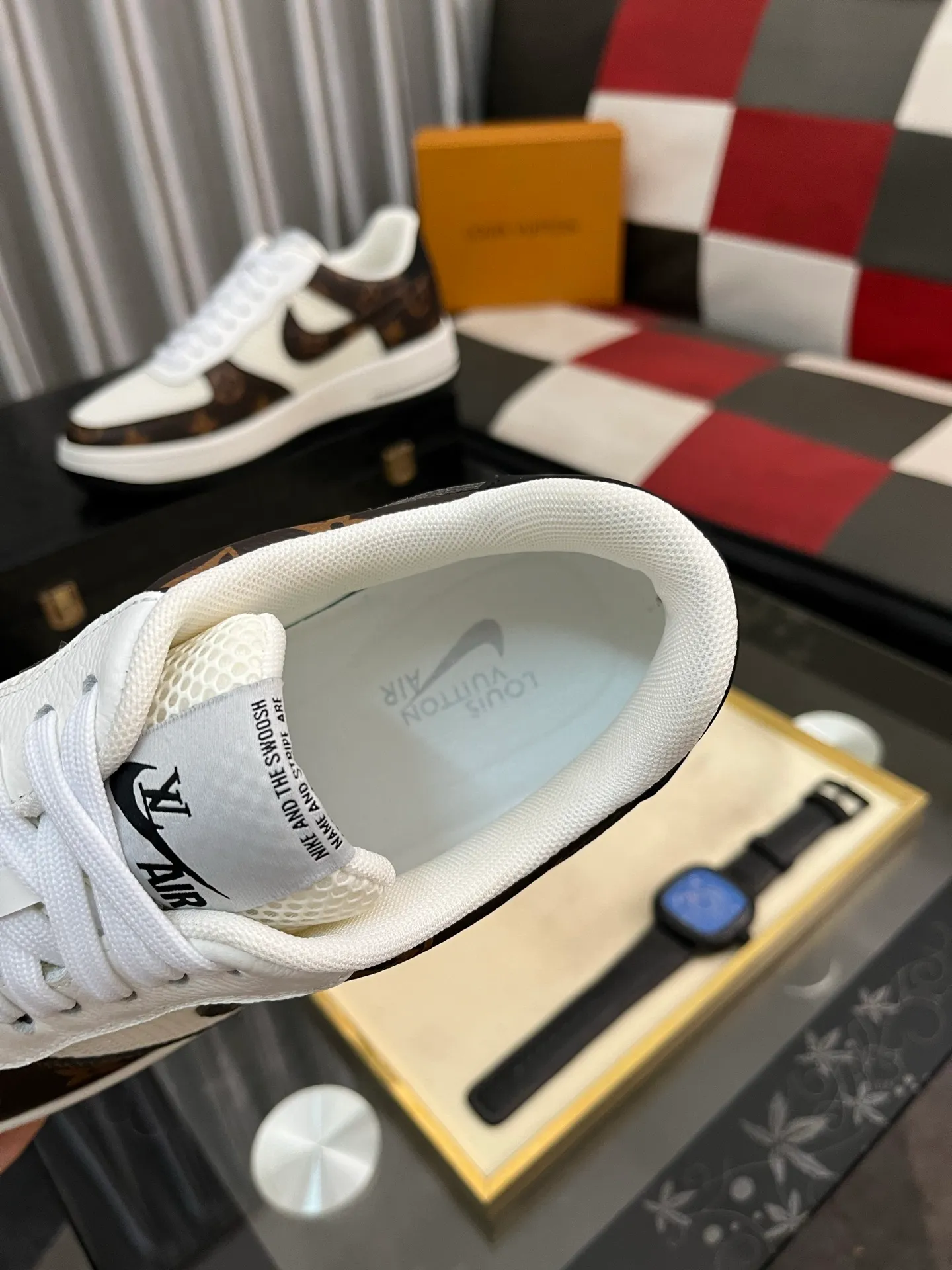 Men's shoes 💰440⌚️⌚️【LOUlS VUlTTON】Louis Vuitton ~ unique and casual style. LV counter purchasing 🏃casual shoes😍😍 are on sale at the men's counter at the same time. Italian imported brands select top-layer Italian cowhide. 🐑Sheepskin lining (refuses to discolor and grind feet) Sole: Original sole specially provided by the original factory 🎬Better in kind Code number: 38-443⃣️Color selection